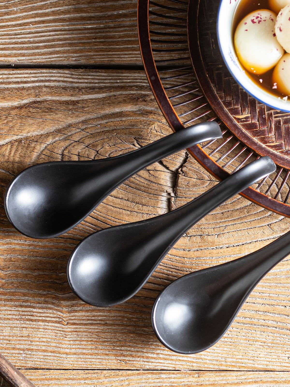 Gomakren Asian Soup Spoons, 6.5 Inch Ceramic Chinese Soup Spoons for Cereal, Ramen, Pho, Noodles, Stews, Black Kitchen Spoons with Long Handle and Deep Oval Design - Set of 6