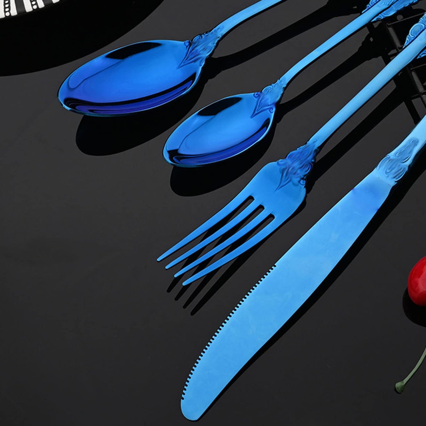 JASHII 24-Piece Blue Cutlery Set Silverware Set, Mirror Polished, Stainless Steel Flatware Cutlery Eating Utensils Service for 6, Unique Elegant Pattern, Dishwasher Safe (Blue)