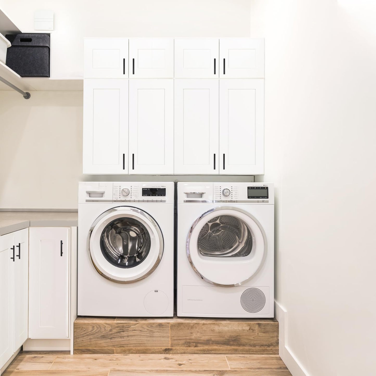 Design House Brookings Shaker Fully Assembled Sink Base Kitchen Cabinet SB42, 42 W x 24 D x 34.5 H, Painted White, Solid Wood, Design House, 613307
