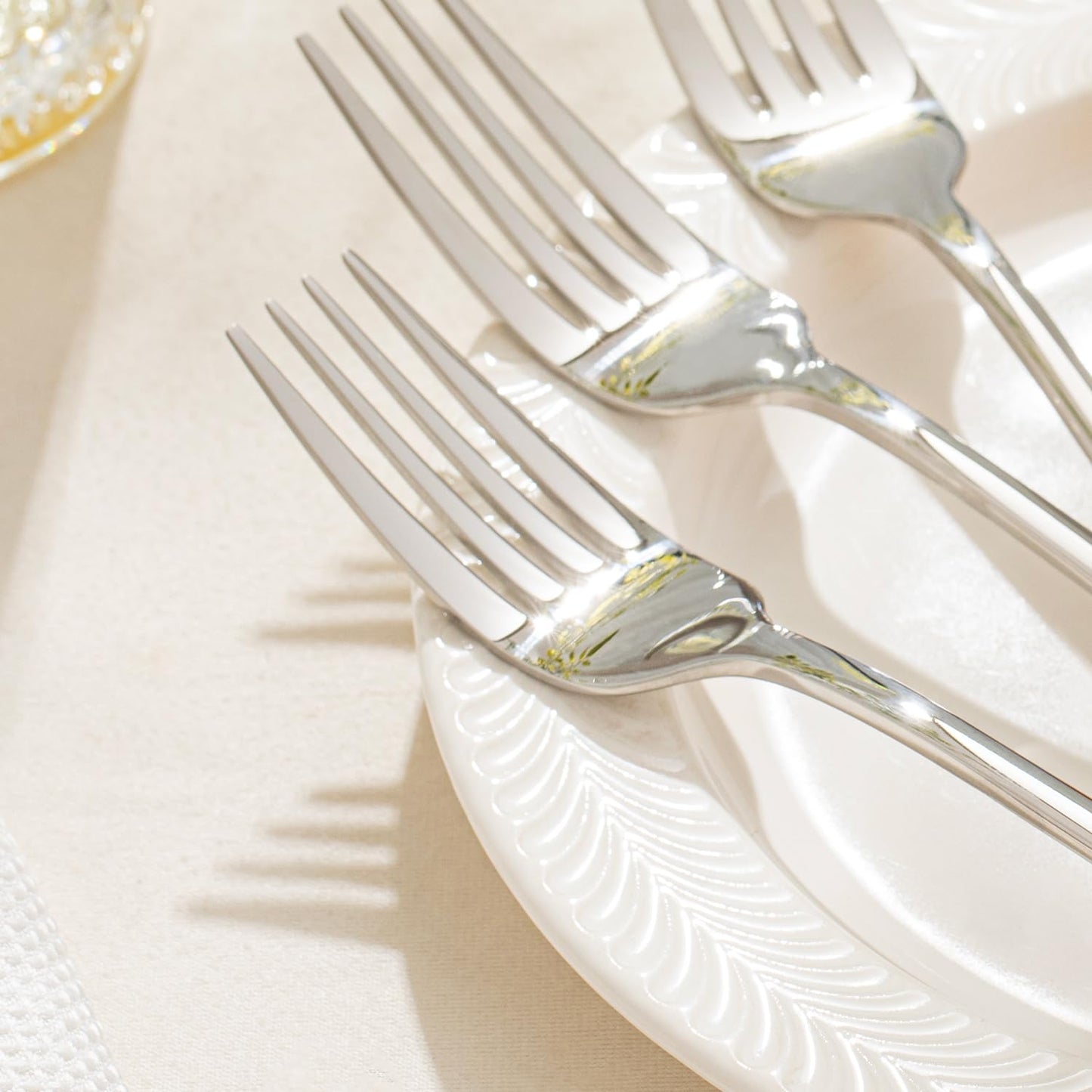 KINGSTONE 16 Piece Dinner Forks Set, 18/10 Stainless Steel Forks, Silver Food Grade Fork Set of 16, Metal Forks for Home, Kitchen, Weddings, Parties or Restaurant, Dishwasher Safe-8.18inches