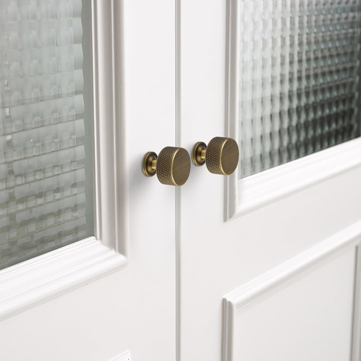 Urnew Antique Brass Kitchen Cabinet Knobs 5 Pack, 1.1Inch Knurled Brass Dresser Drawer Pulls, Modern Furniture Hardware Handles for Cupboard Wardrobe Vanity Closet Door