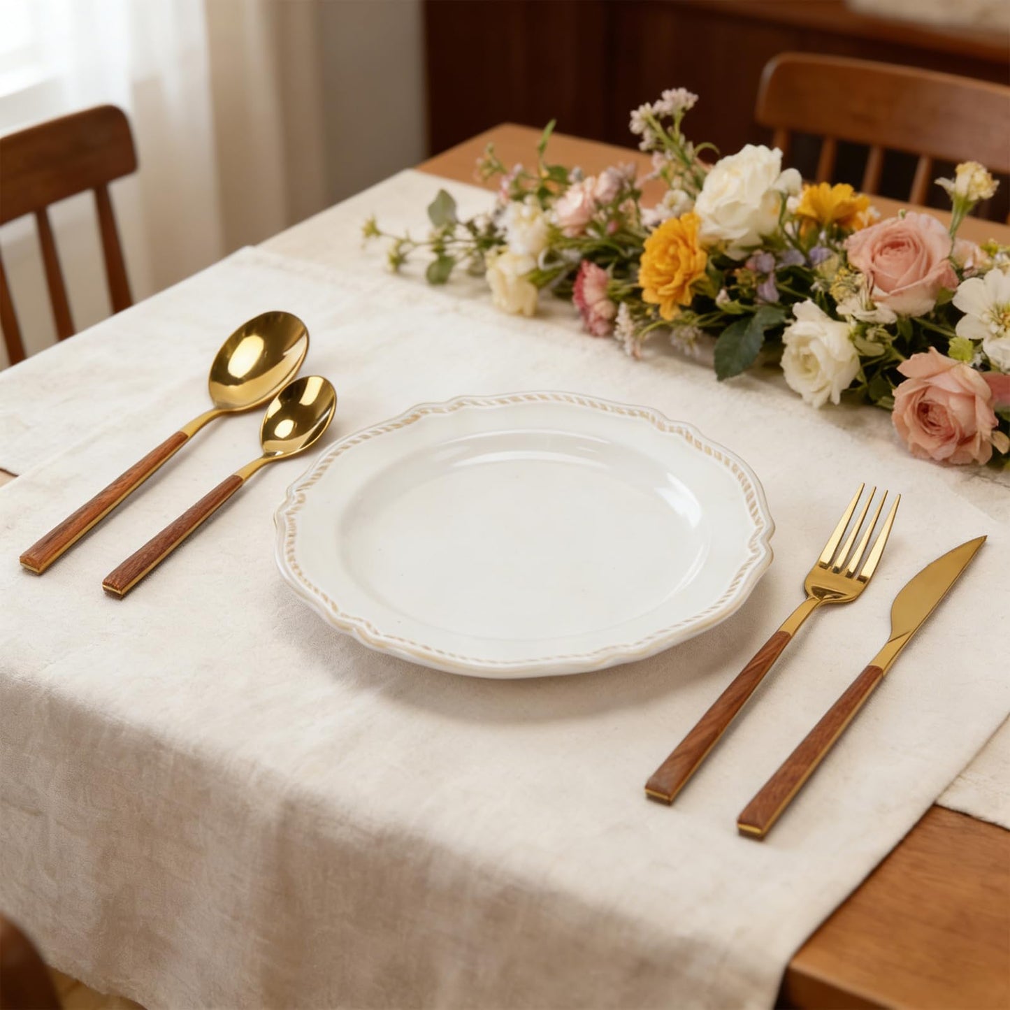 Golden Silverware Set, 24 Piece Flatware Cutlery Set for 6, 18/10 Stainless Steel Silverware, Gold Cutlery Set Utensils Set, Tableware Include Forks Knives Spoons