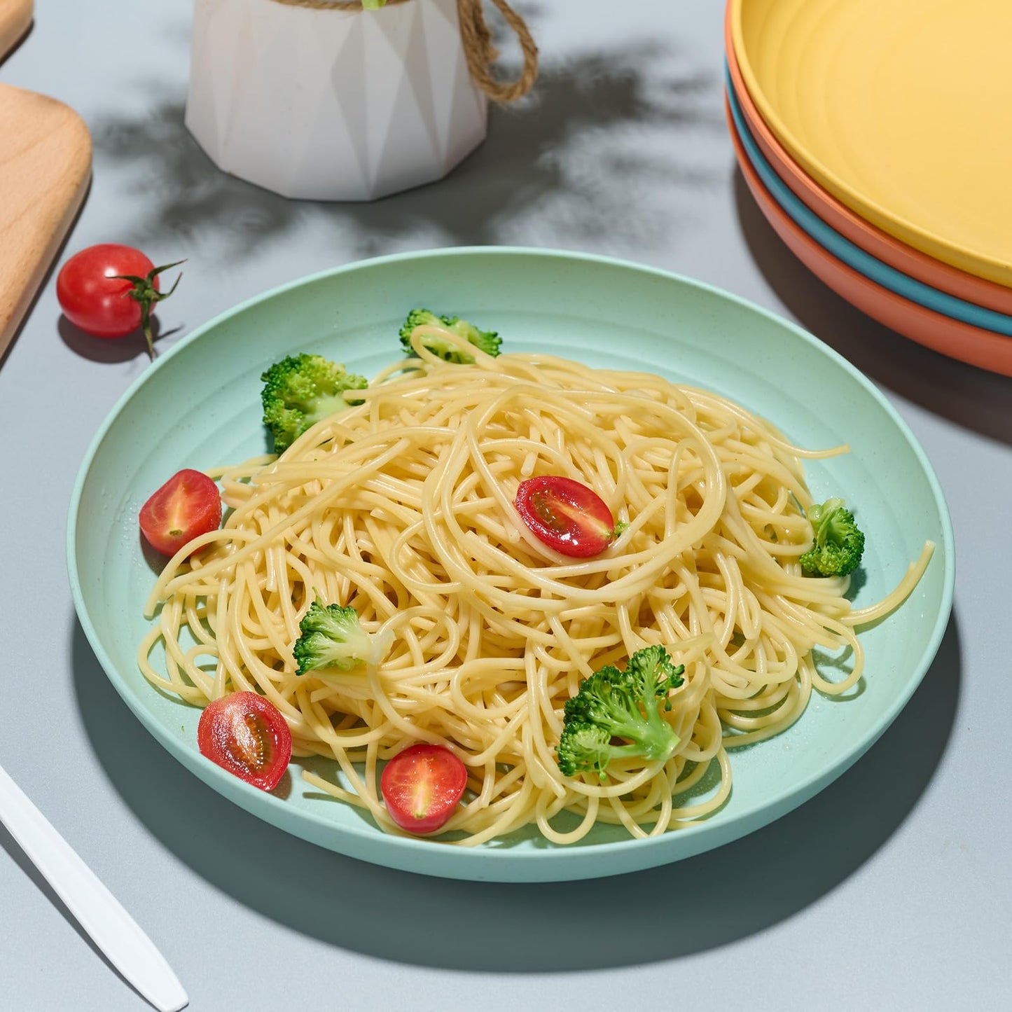Luckore 10 inch Deep Dinner Plates Set of 8 Wheat Straw Plates, Unbreakable Dinner Dishes Alternative for Plastic Microwave and Dishwasher Safe for Kitchen with 4 Colors Classic Bright