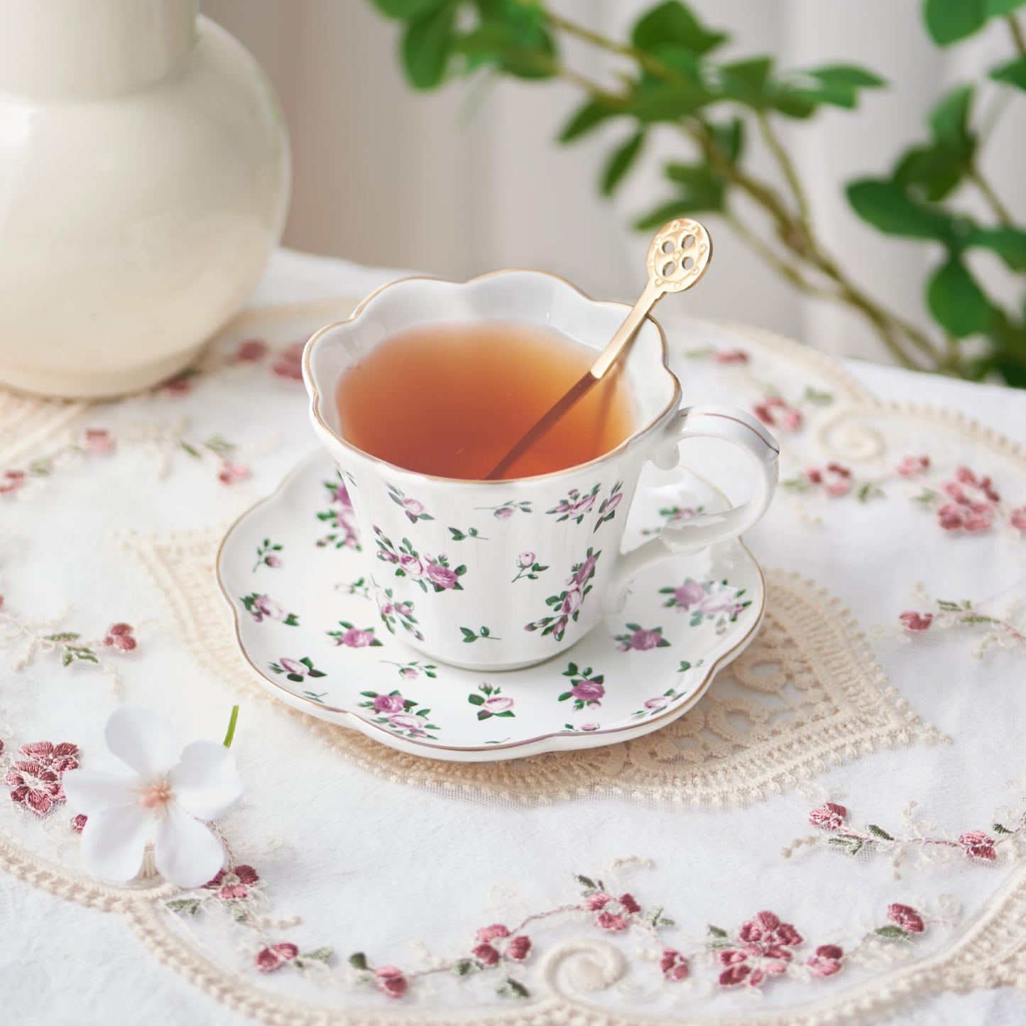 Floral Tea Cups and Saucers, 6oz Ceramic Teacup Set of 4, Elegant Scalloped Edge Coffee Cups for Latte, Cappuccino, Espresso, Rose Tea Cups for Tea Parties, Women Gifts for Mother's Day, Spring Decor