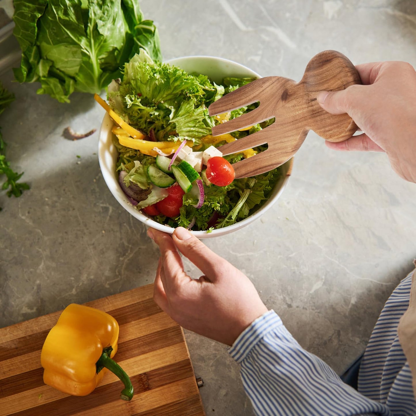 MYRAINBOW Salad Tongs, 2pcs Wood Salad Hands, Acacia Wooden Salad Tongs, Wooden Salad Serving Utensils for Tossing & Serving, 6.69" x 3", Kitchen Salad Servers Set, Ideal Gift for Home, Family,Friends