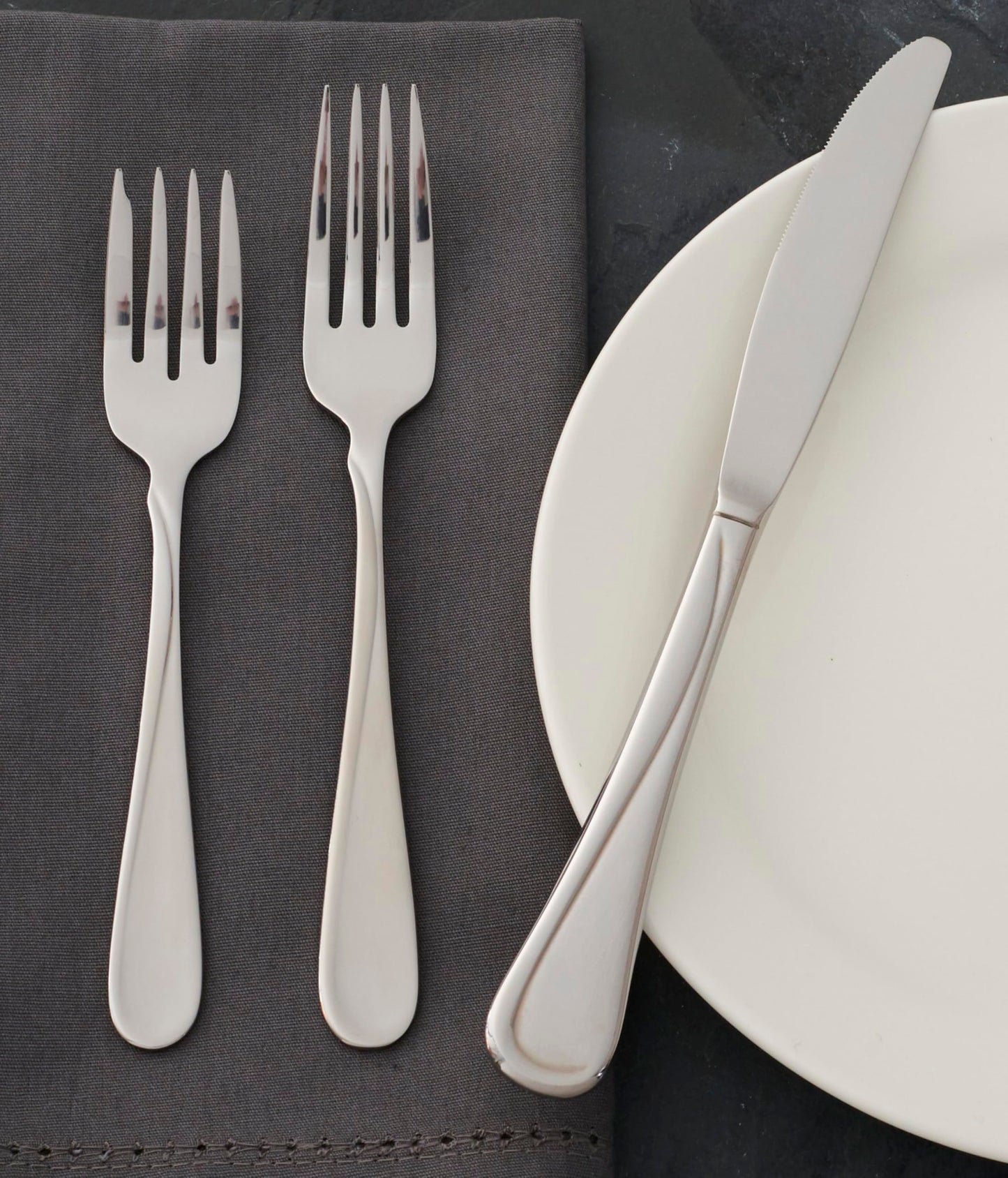 Oneida Silverware Set, Flight Everyday Flatware Salad Forks Set, Service For 4, 18/0 Stainless Steel, 6.65 x 1.04-Inch, Mirror Finish, Dishwasher Safe, Utensils Sets, Salad Fork (Silver, 4 Piece)