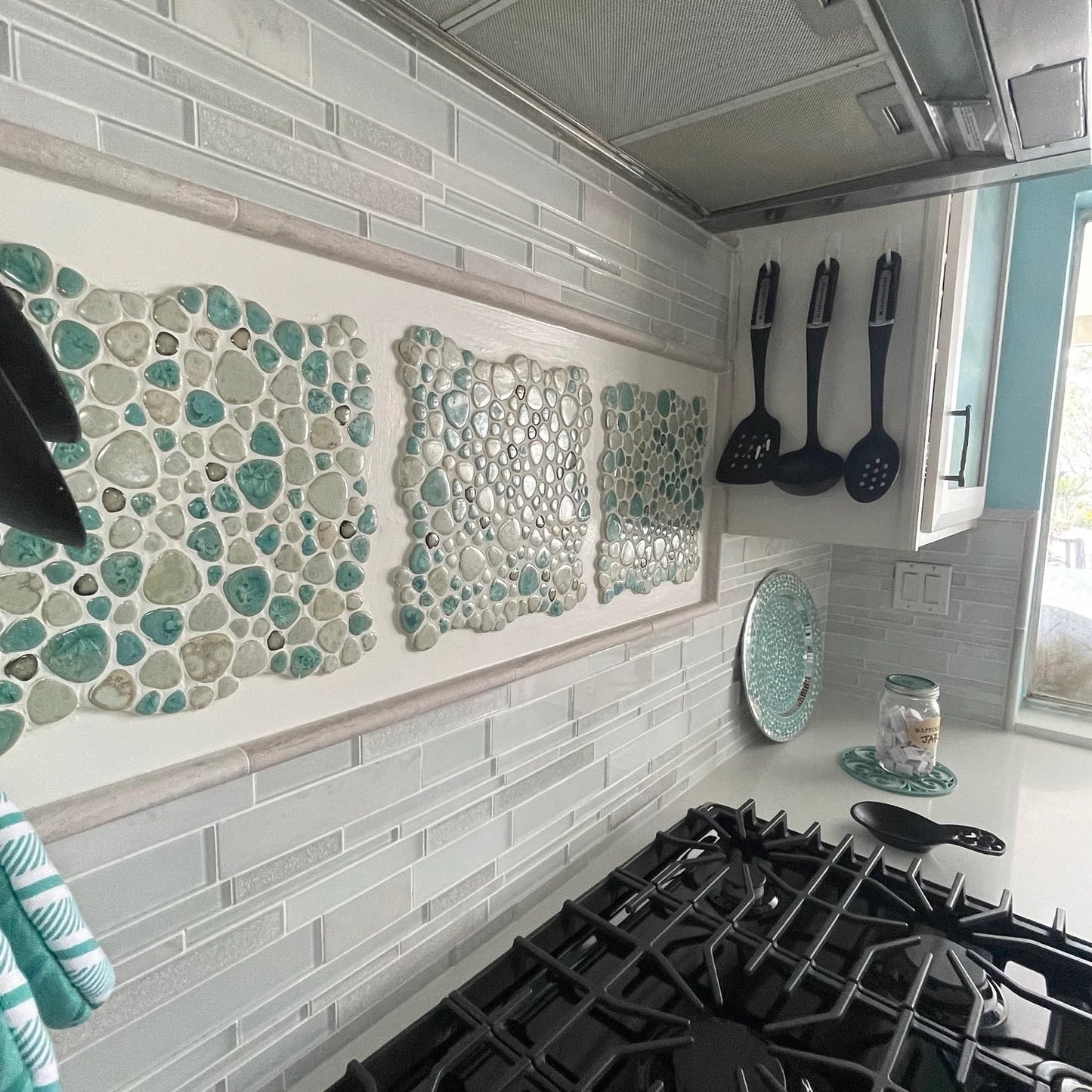 Hominter Pebble Porcelain Mosaic Glossy Mixed Aqua, Cream & Coffee Glazed Ceramic Tile for Bathroom, Shower Floor, Accent Wall, Spa Decor (5 Square Feet)