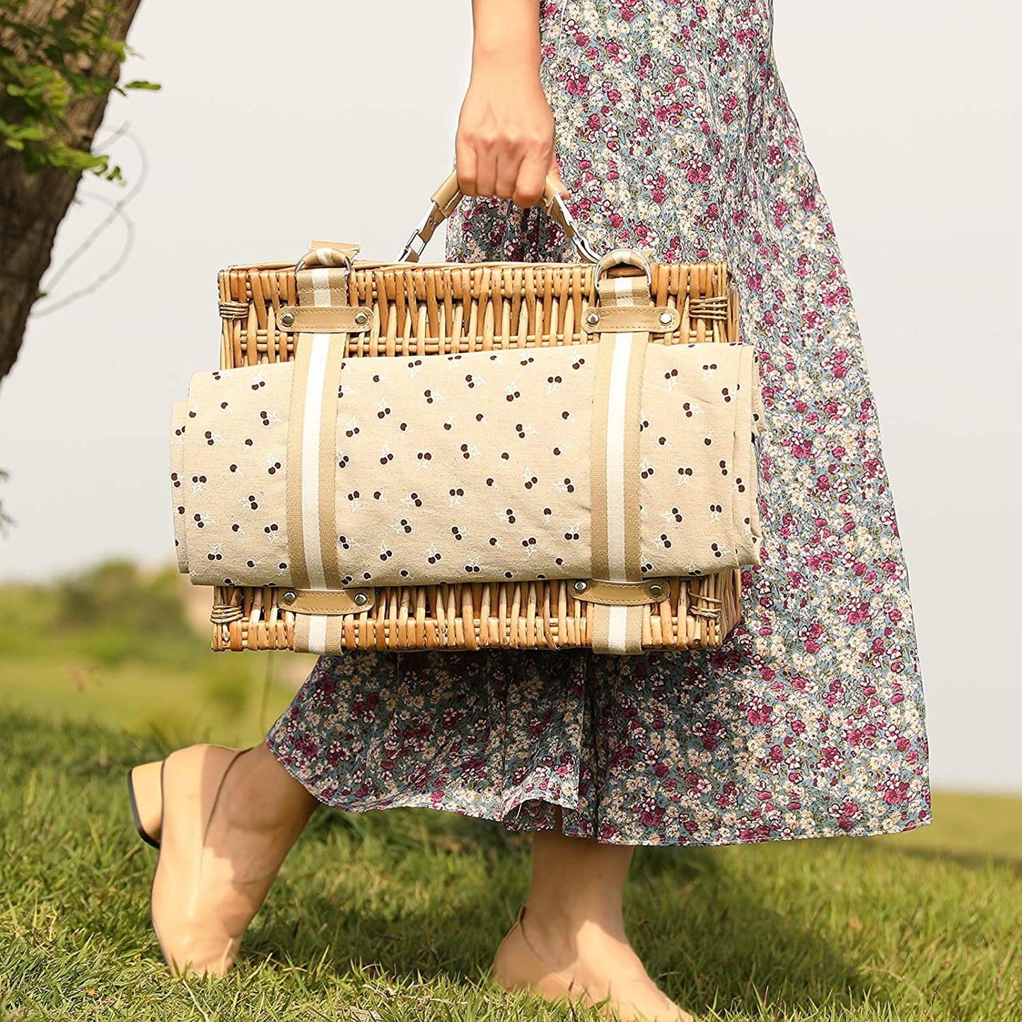 Willow Picnic Basket Set for 2 Persons with Large Insulated Cooler Bag and Waterproof Picnic Blanket, Wicker Picnic Hamper for Camping,Outdoor,Birthday