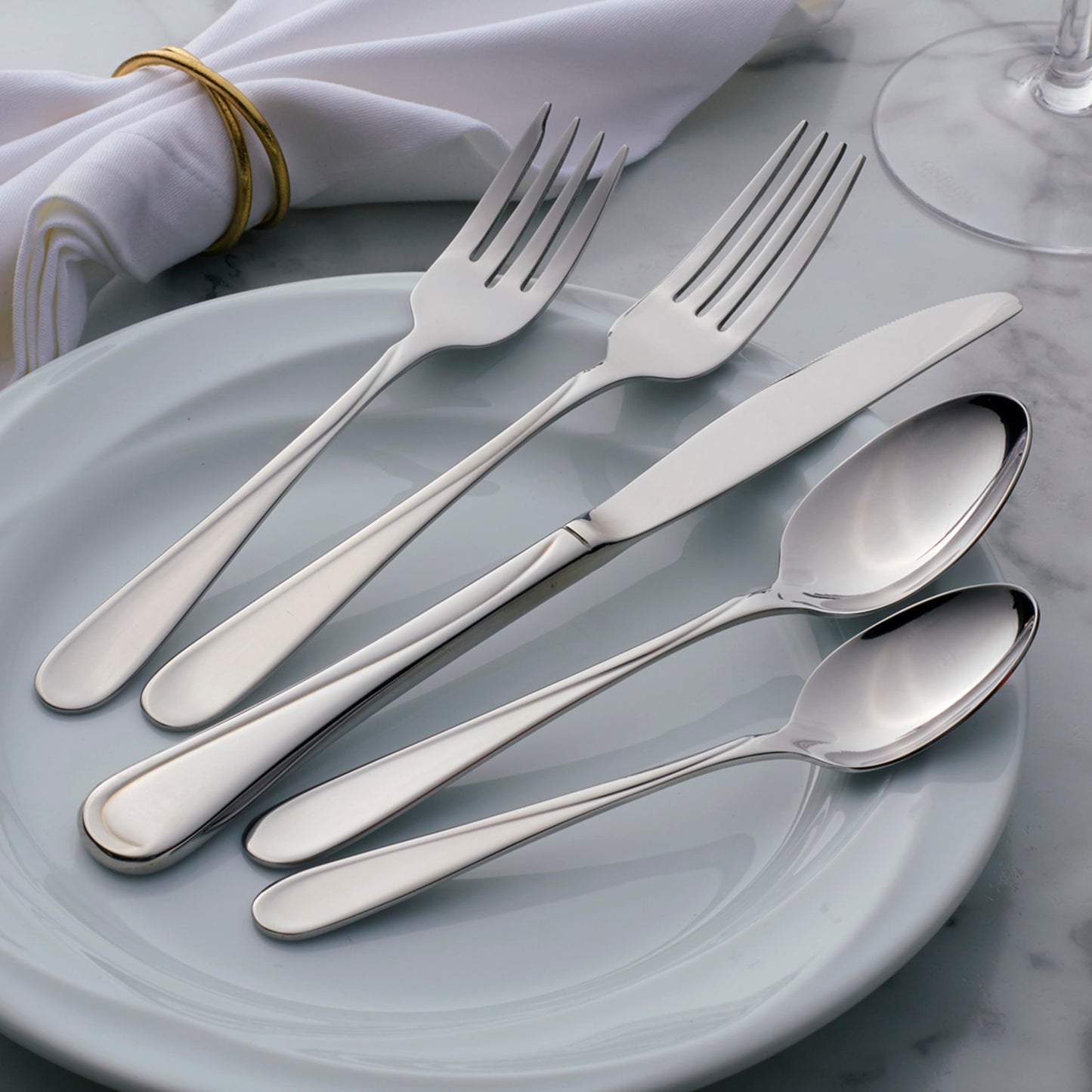 Oneida Silverware Set, Flight Everyday Flatware Salad Forks Set, Service For 4, 18/0 Stainless Steel, 6.65 x 1.04-Inch, Mirror Finish, Dishwasher Safe, Utensils Sets, Salad Fork (Silver, 4 Piece)