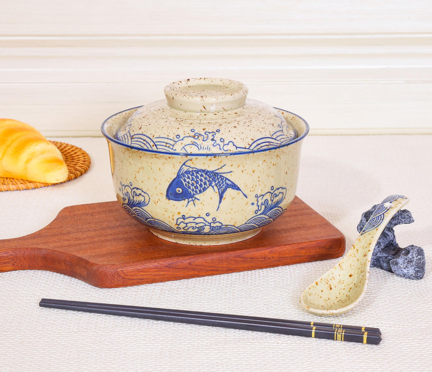 Soyestan Ceramic Ramen Bowl Set,27 Oz Japanese Vintage Large Soup Bowls Instant Noodle Bowl Asian Tableware,with Lid,Spoon and Chopsticks for Microwave & Dishwasher Safe (Fish, 1 Pcs)