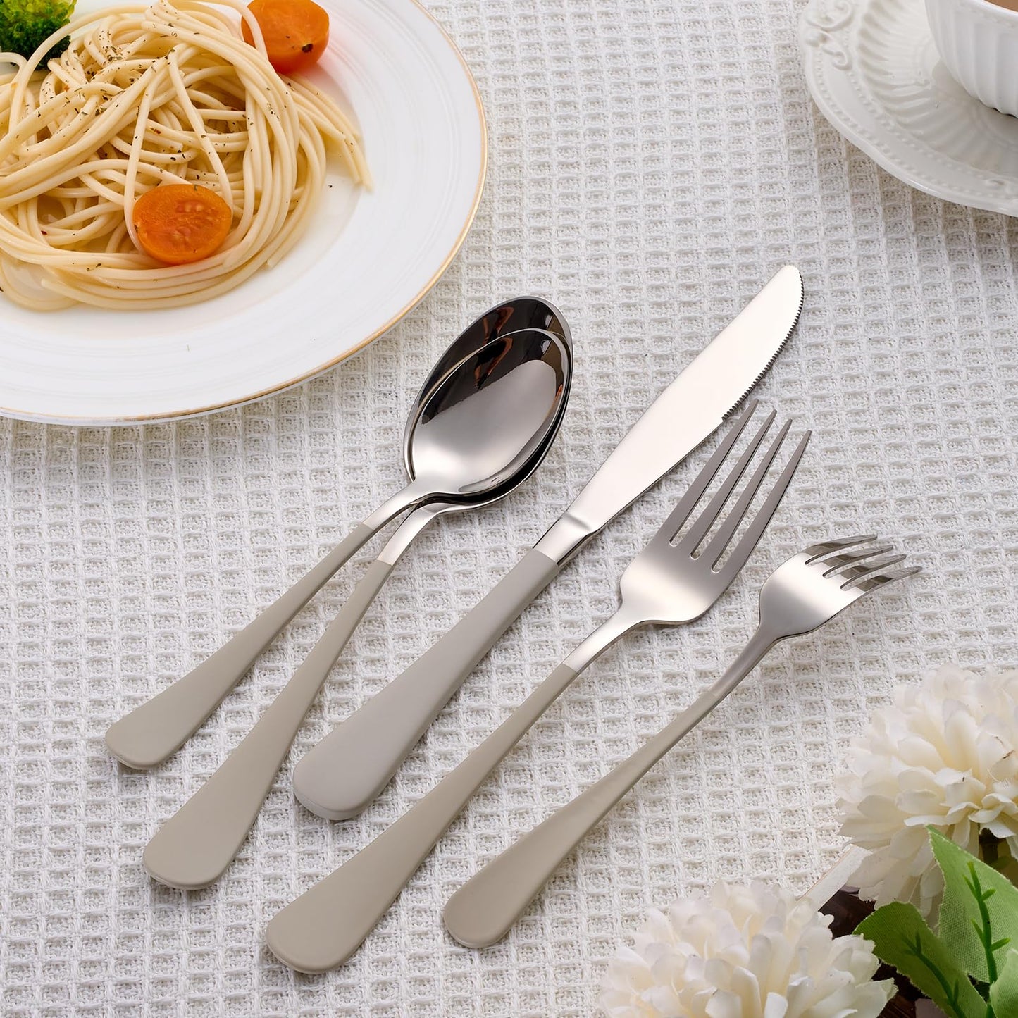 Lekoton 20 Piece Cream Grey 18/0 Flatware Utensil Set for 4, Include Dinner Knife,Dinner Forks,Dinner Spoons,Salad Forks,Teaspoons,Silverware Set for 4, Dishwasher Safe