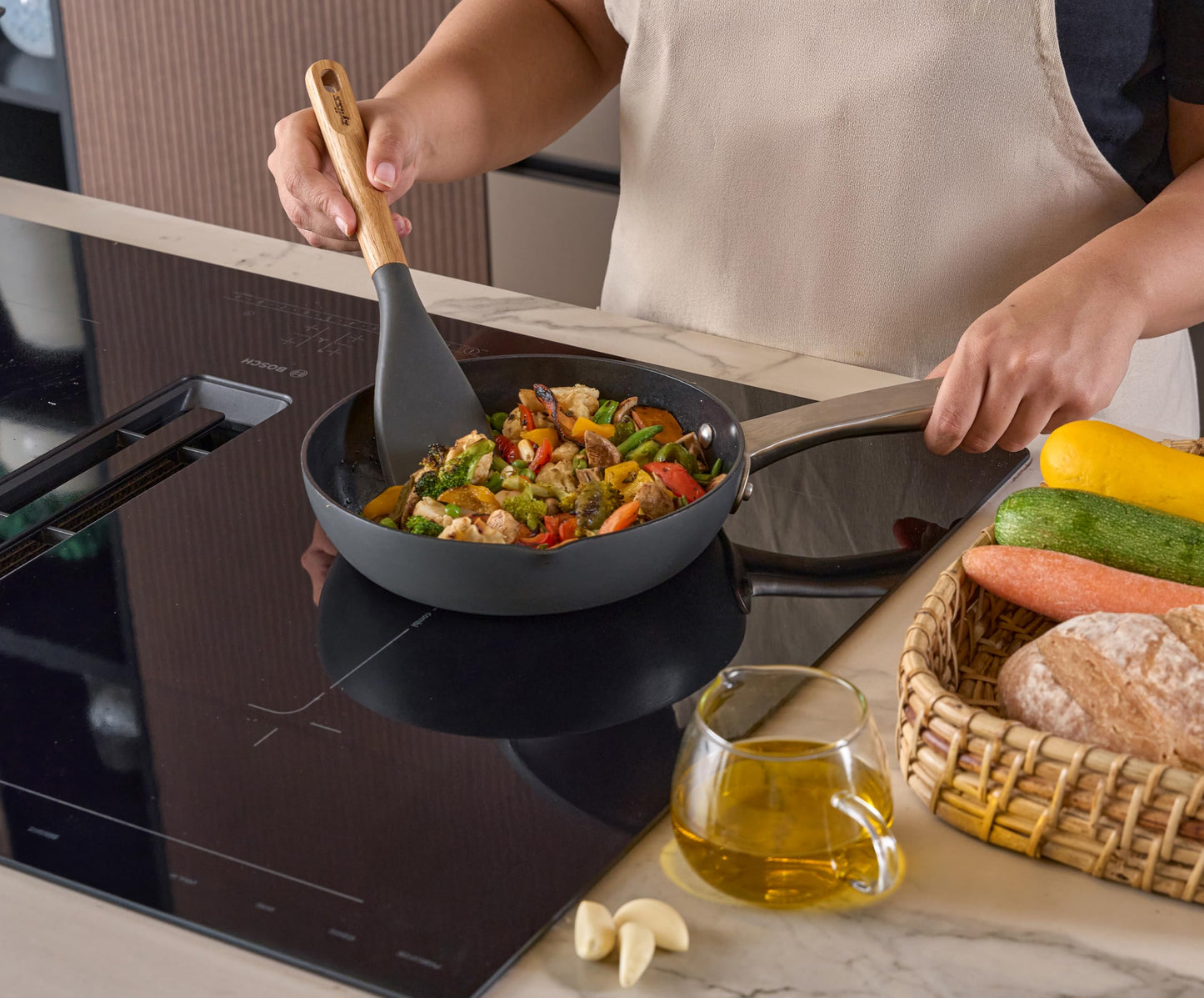 Zyliss Easy Lift Turner Oak Wood – Flexible Silicone Spatula with FSC Oak Handle, Heat-Resistant Head Safe for Non-Stick Cookware, Ideal for Flipping Pancakes Fish and Omelets, 464°F Safe 11.8"