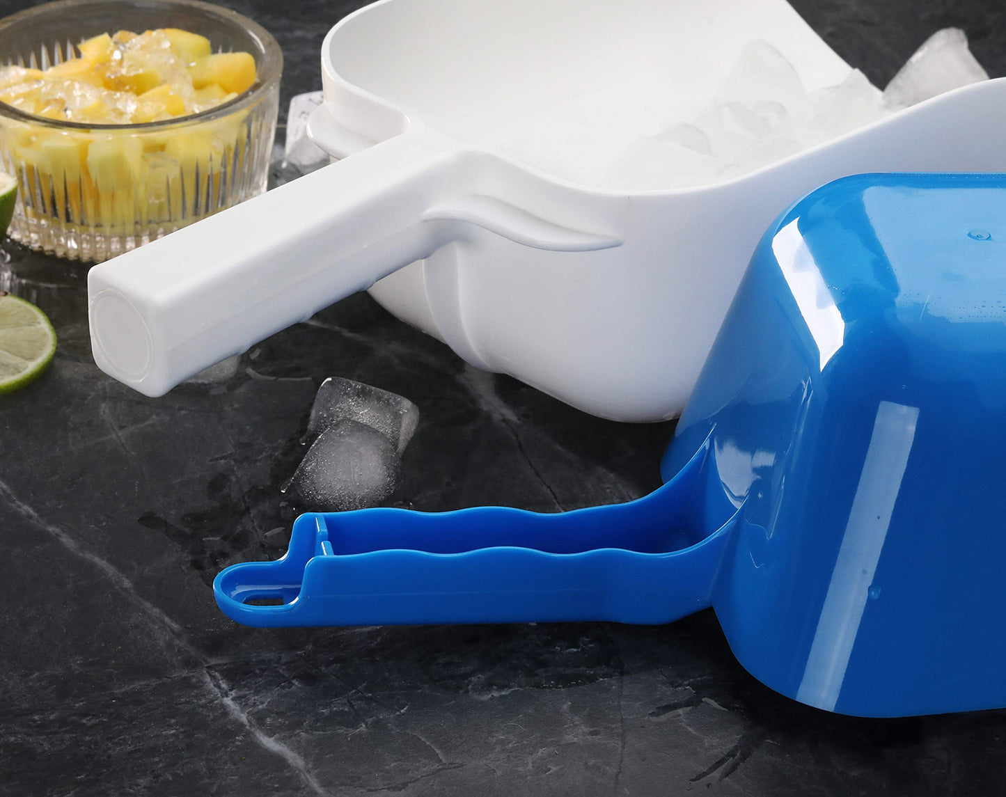 New Star Foodservice 34486 Polycarbonate Plastic Utility Ice Scoop, White, 64-Ounce