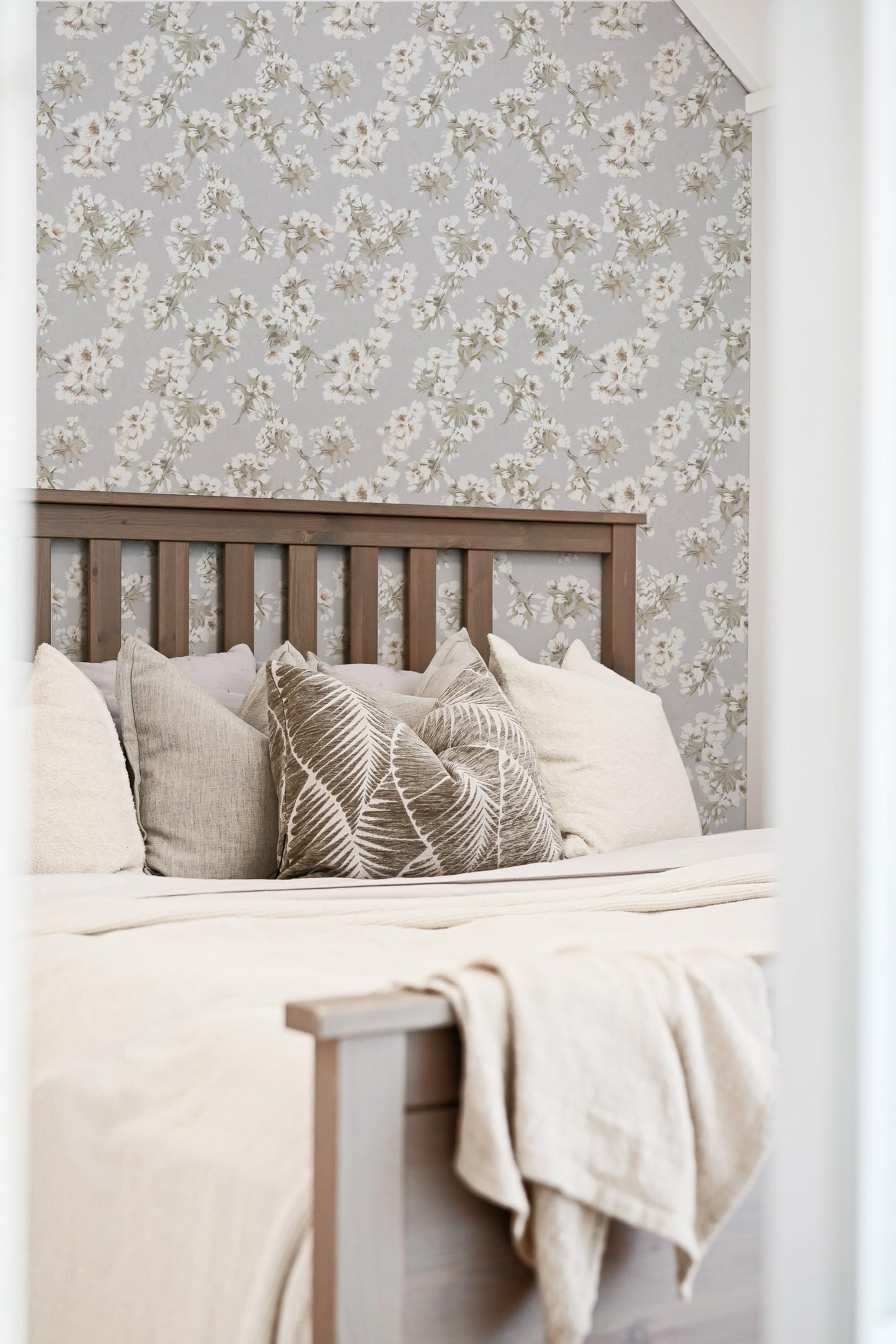 LUKUUI 17.3" x 393.7" Floral Peel and Stick Wallpaper Self Adhesive Wallpaper for Bedroom Cabinets and Kitchen Countertop Thicken