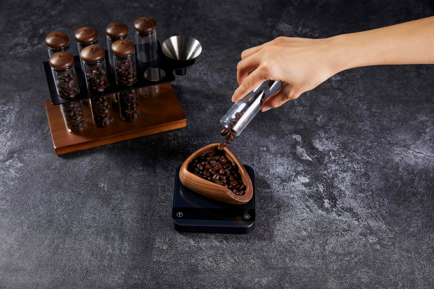 Teyearlife Walnut Coffee Bean Dosing Cup and Spray Bottle Kit for espresso enthusiasts, Coffee Bar Accessories,Take coffee beans quantitatively to reduce the spray of coffee static electricity