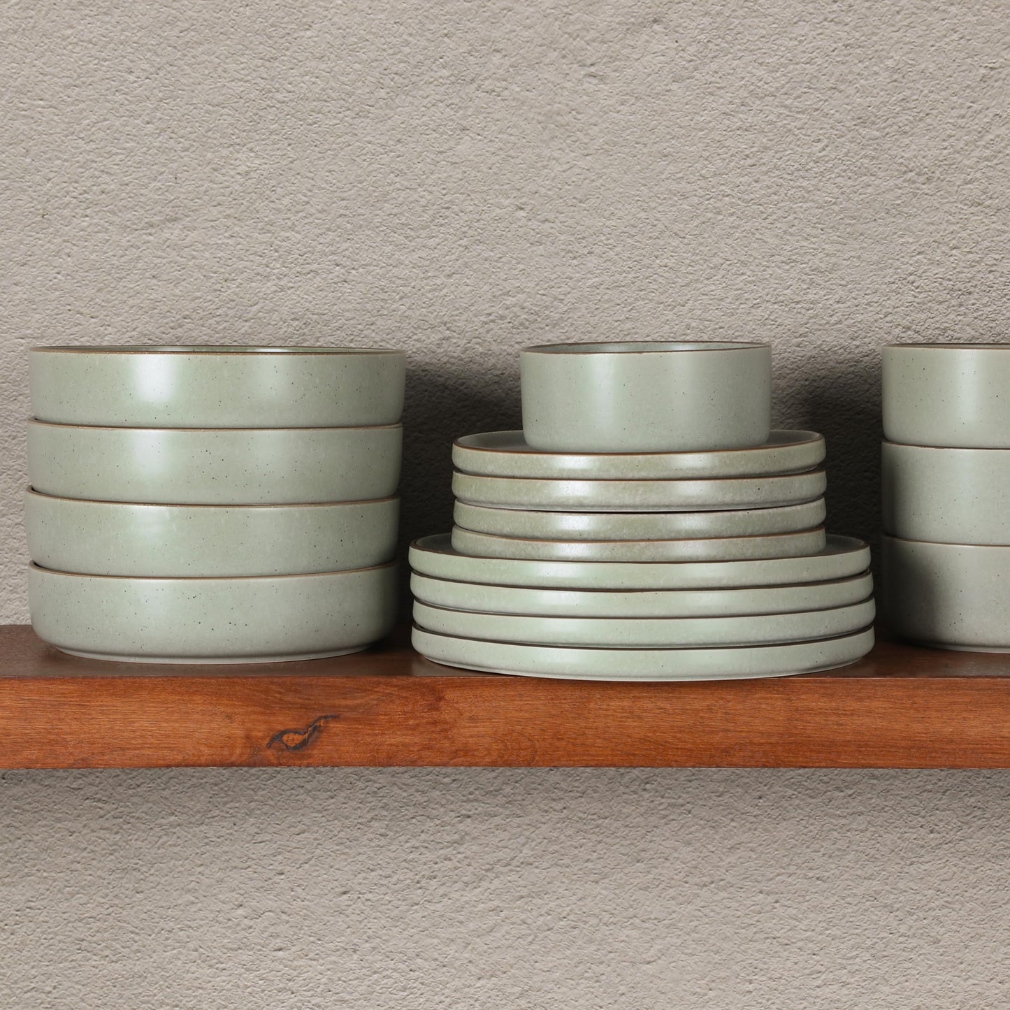 Gibson Elite Gelston Stoneware Matte Reactive Glaze 16 Piece (Service for 4) Plates and Bowl Dinnerware Set - Green